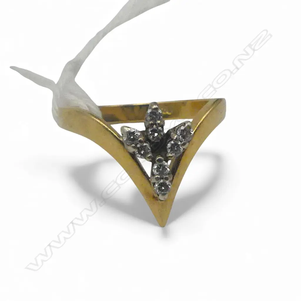 18ct Y/G 8 DIAMOND DESIGNER HAND MADE V-form RING 3gms SIZE L Image 1++