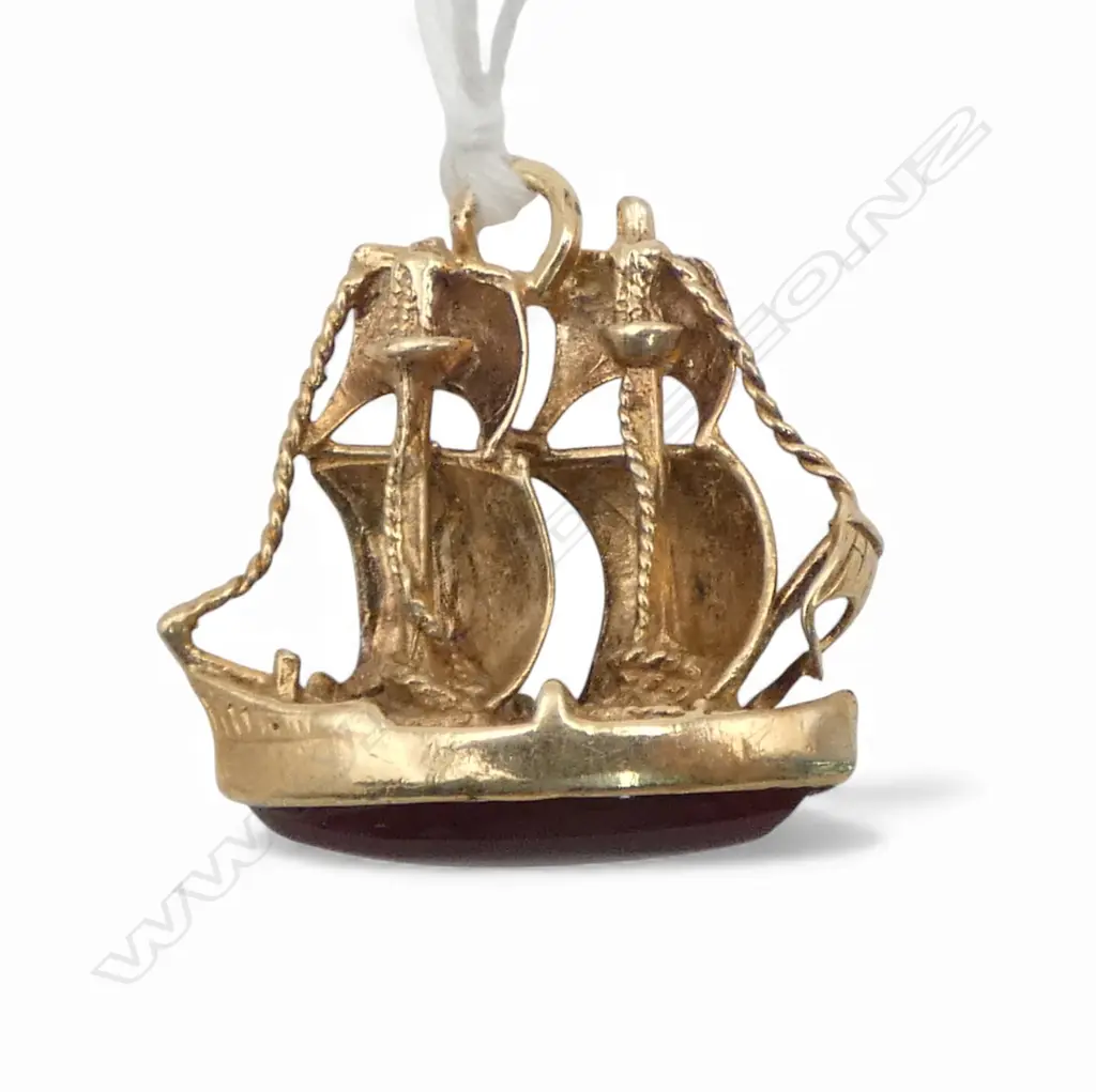 9ct GOLD GALEON PENDANT or large charm with CARNELIAN SET BASE 5.62gms Image 1++