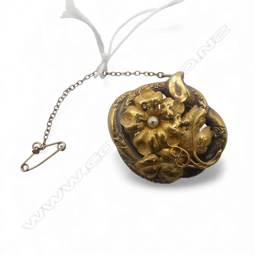 testing 18ct GOLD BROOCH 6.54gms pin replaced, repairs Image 1++