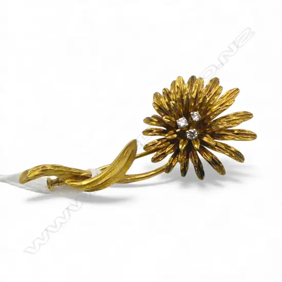 18ct GOLD & 3 DIAMOND RETRO DESIGNER FLOWER BROOCH 11.24gms