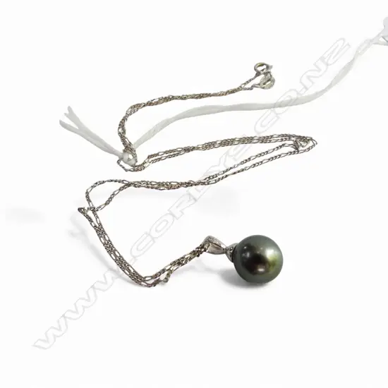 18CT WG PEARL PENDANT NECKLACE, 3.15gms
