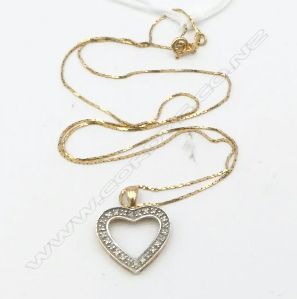 9CT DIAMOND HEART PENDANT ON 14CT NECKLACE 2.9gms Image 1++
