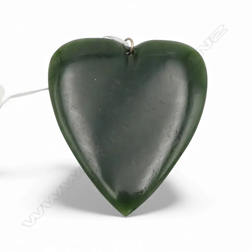 LARGE VINTAGE POUNAMU HEART PENDANT 83mm x 73mm good dark tone w black flecks Image 1++