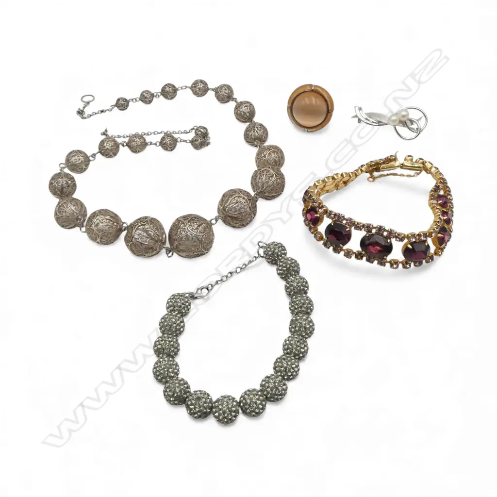 ASST. JEWELLERY INCLDS; SILVER FILIGREE NECKLACE, SILVER RING, SILVER & PEARL BROOCH Image 1++