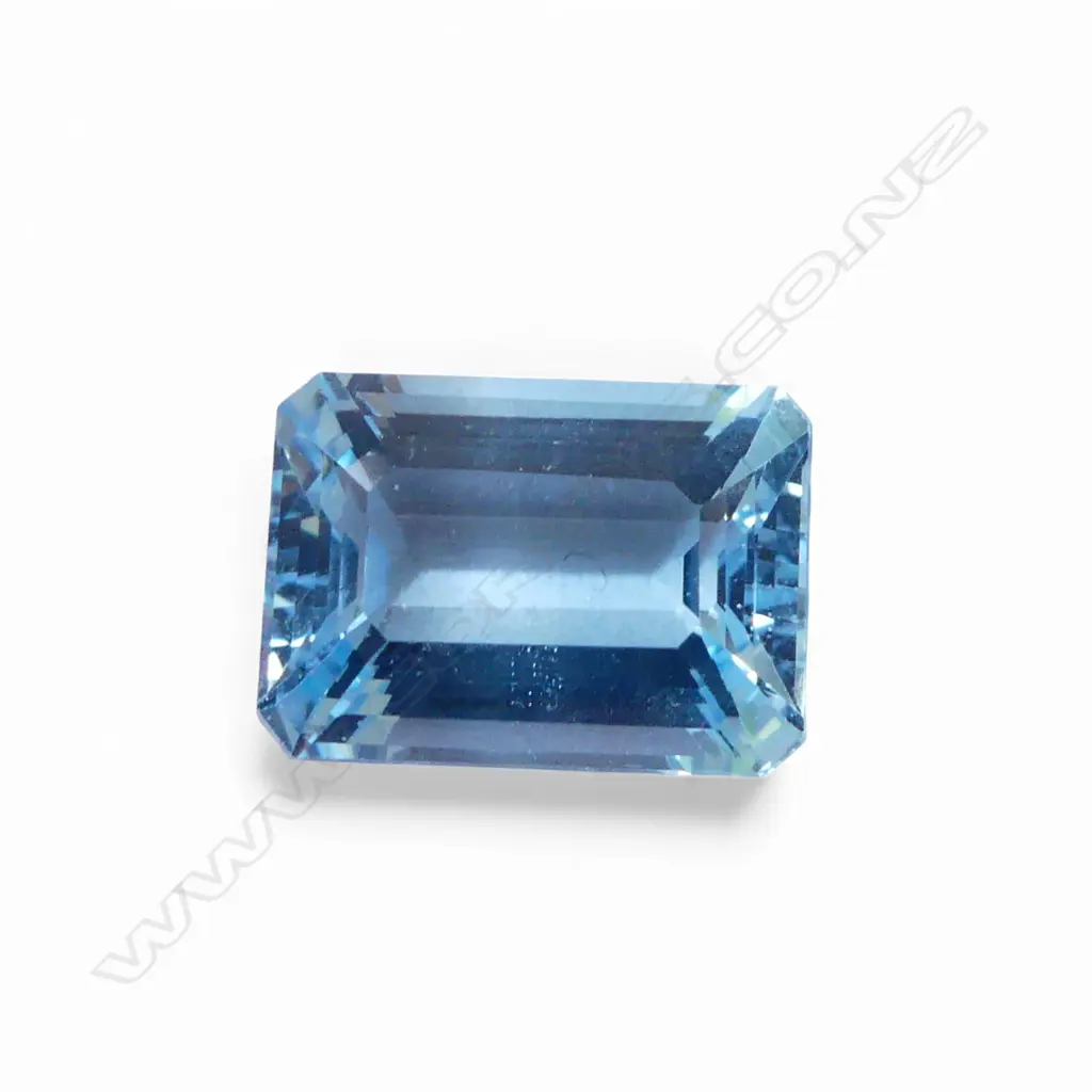 OCTAGONAL CUT BLUE TOPAZ, 9ct Image 1++