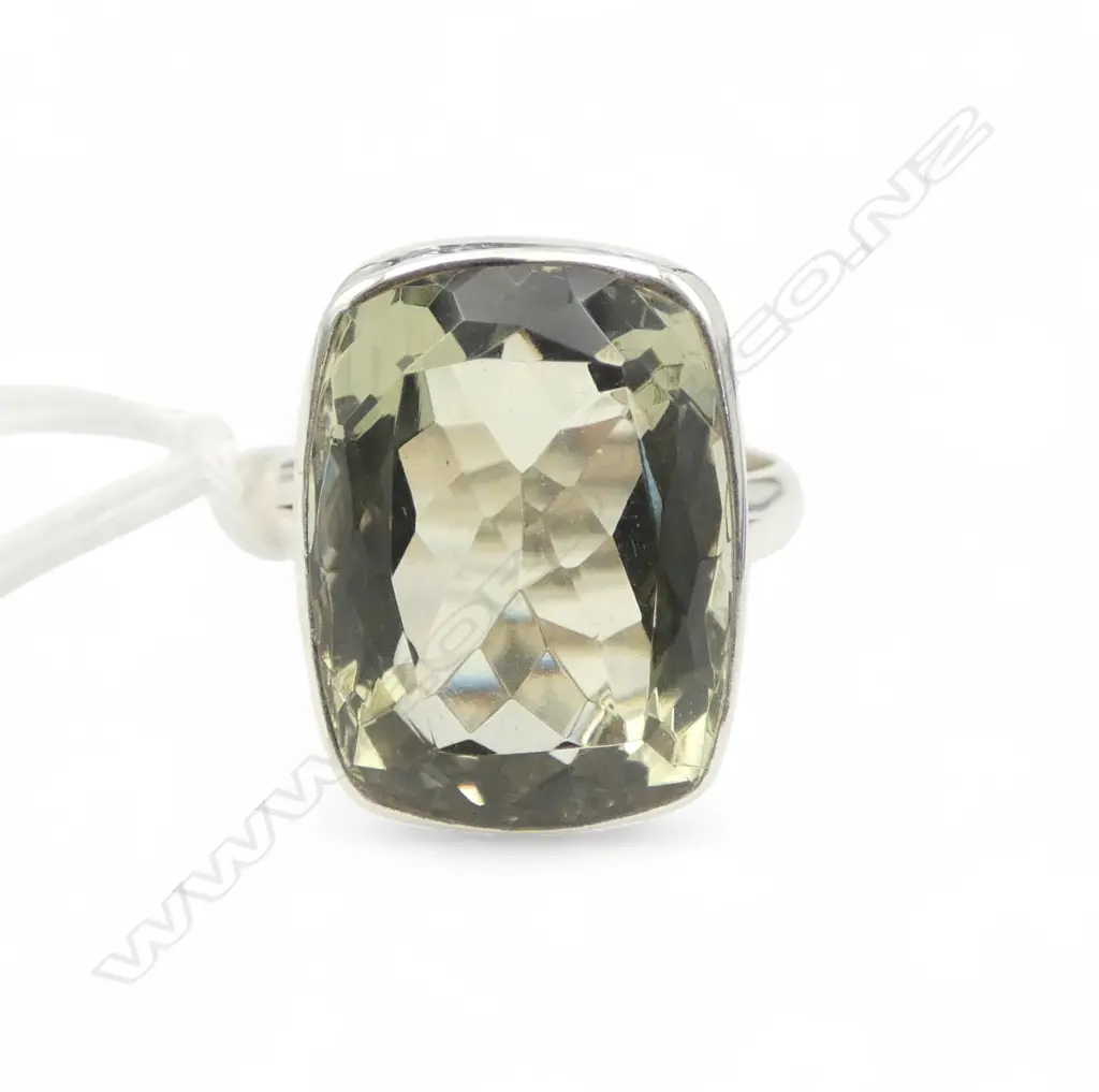 SILVER & GREEN AMETHYST RING Image 1++