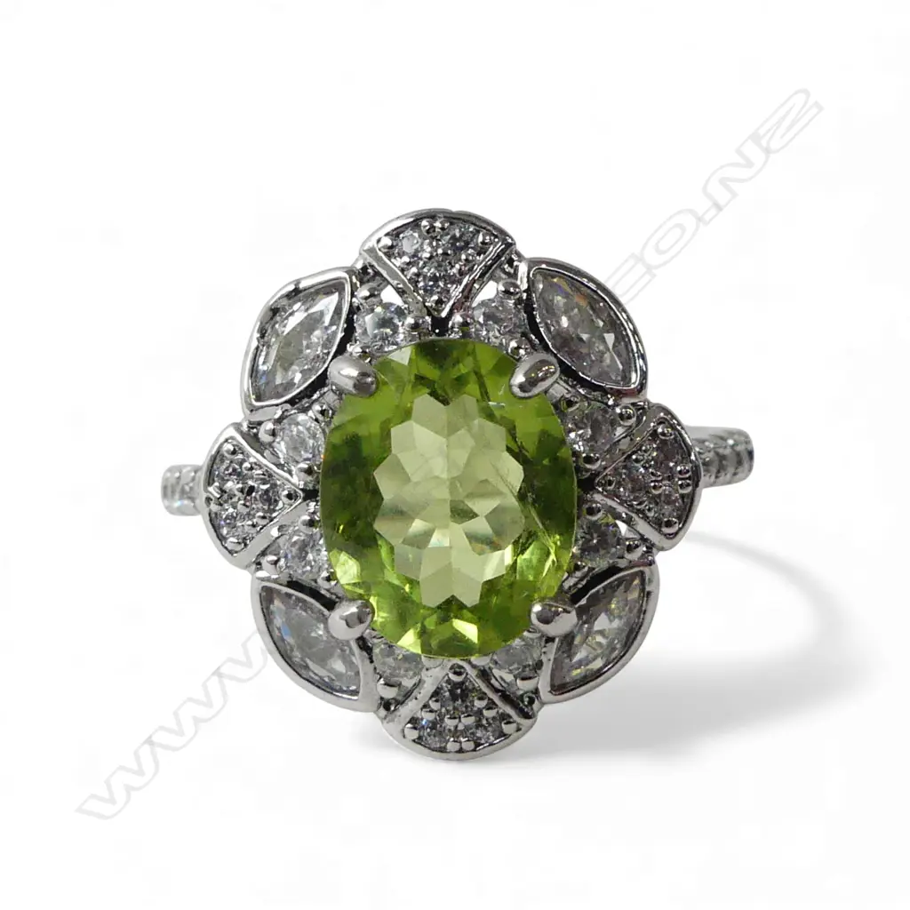 PERIDOT & CZ CLUSTER RING, 2.5ct, w AIG CERTIFICATION Image 1++