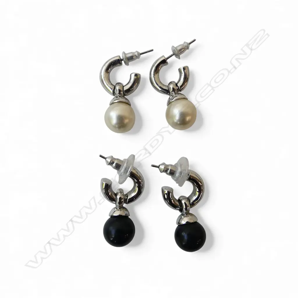 2 PRS PEARL STYLE SILVER PLATED EARRINGS, BLK & CREAM Image 1++