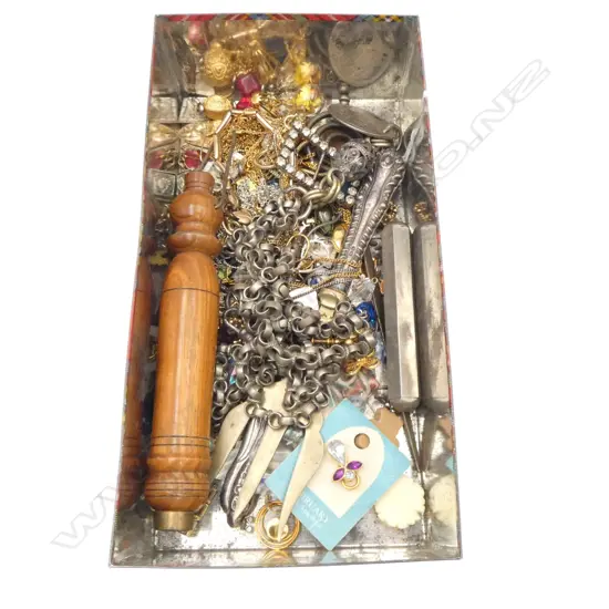 VINTAGE McKays Shortbread TIN OF VINTAGE JEWELLERY ETC