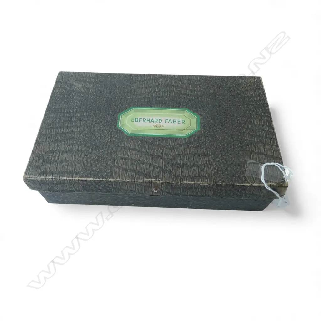 JEWELLERY BOX w. ASST COSTUME JEWELLERY Image 1++