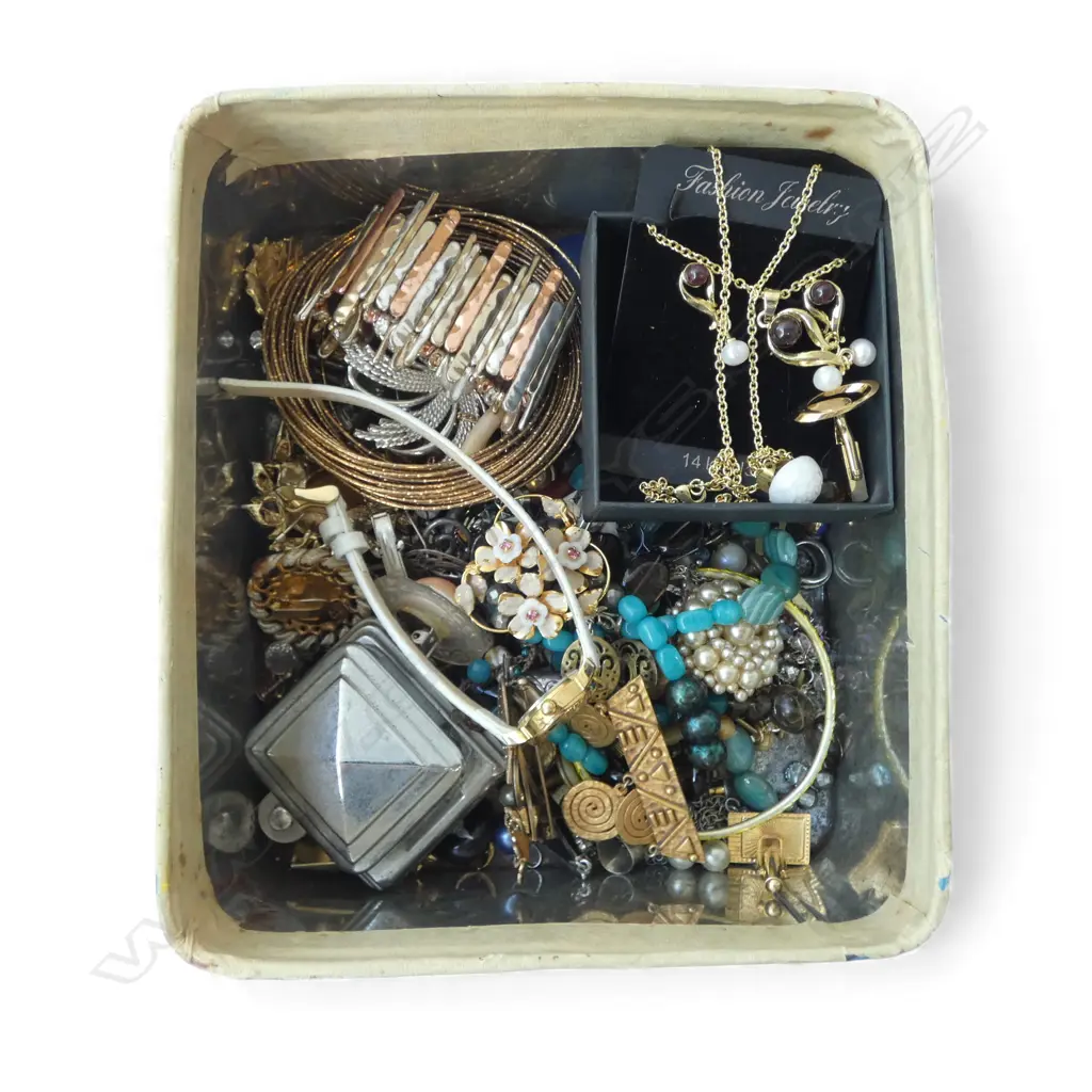 ASST. COSTUME JEWELLERY Image 1++