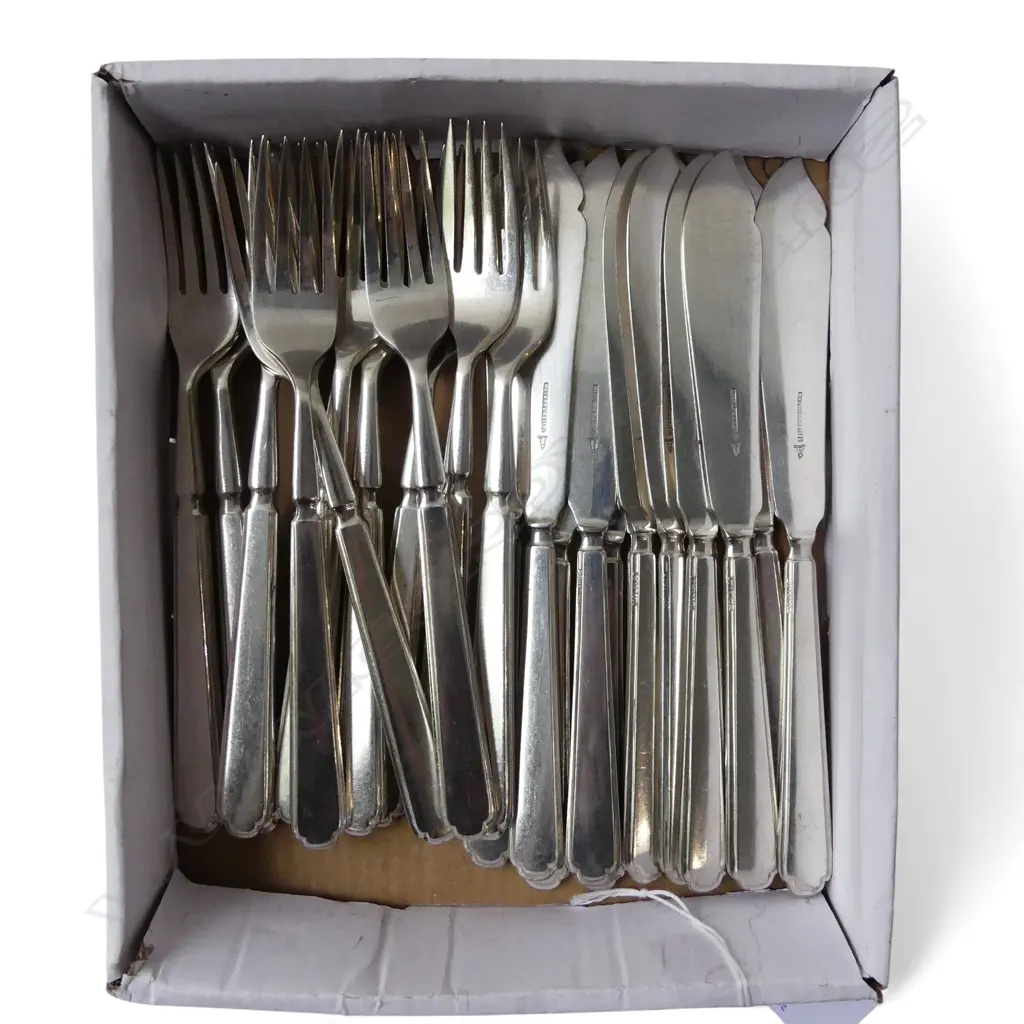24PC WALKER & HALL SAINT JAMES SILVER PLATED FISH SET – 12 KNIVES & 12 FORKS, L.200MM Image 1++