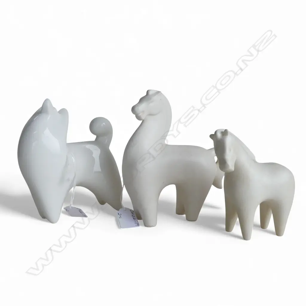 3 JAPANESE MID CENTURY CERAMIC FIGURINES, 2 HORSES & DOG, H.170 x 150mm (tallest) Image 1++