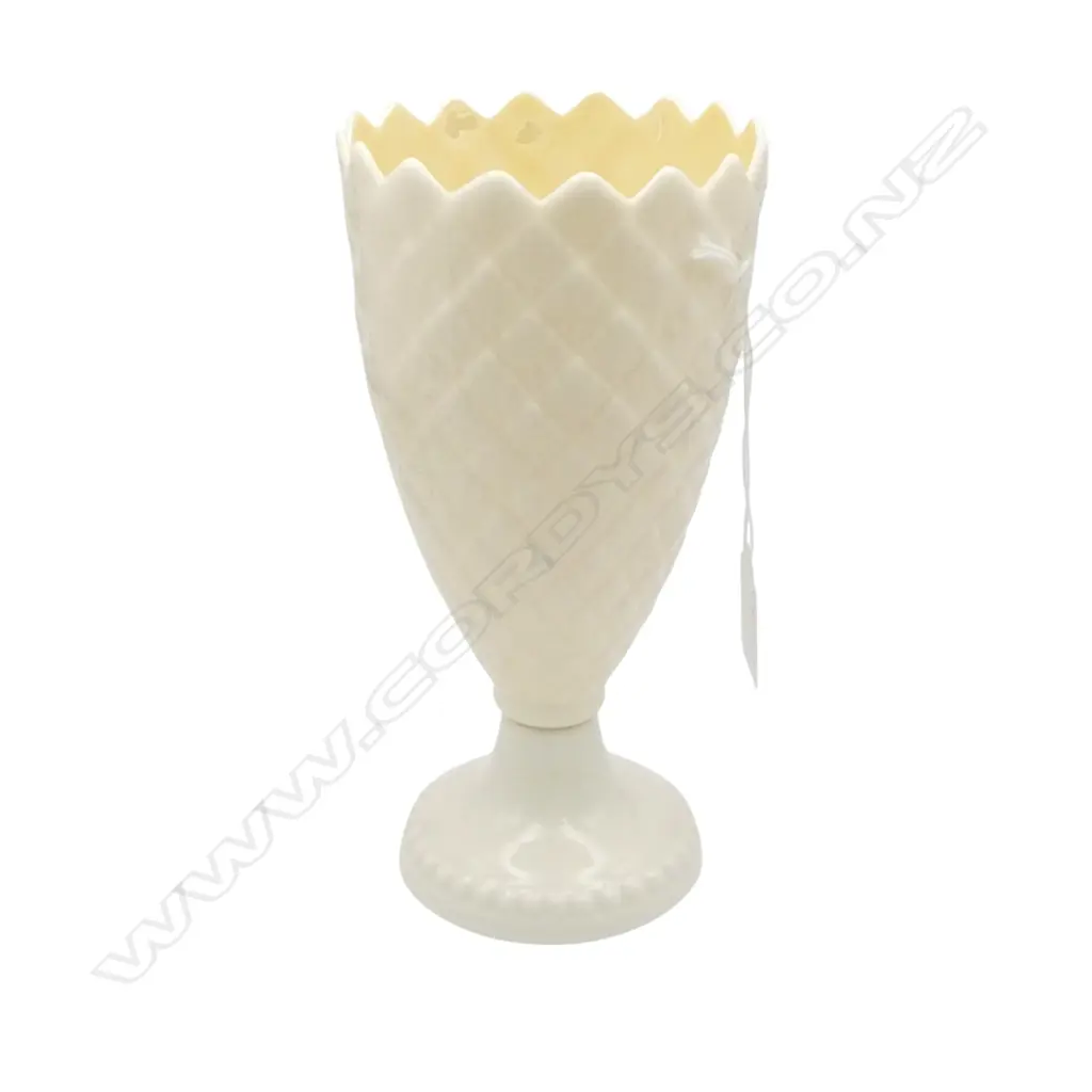 IRISH BELLEEK VASE PINEAPPLE DESIGN H200MM Image 1++