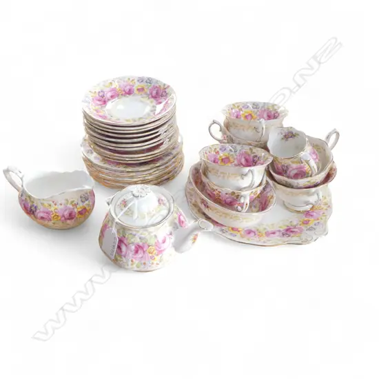 ROYAL ALBERT 'SERENA' TEA SET; TEAPOT AF