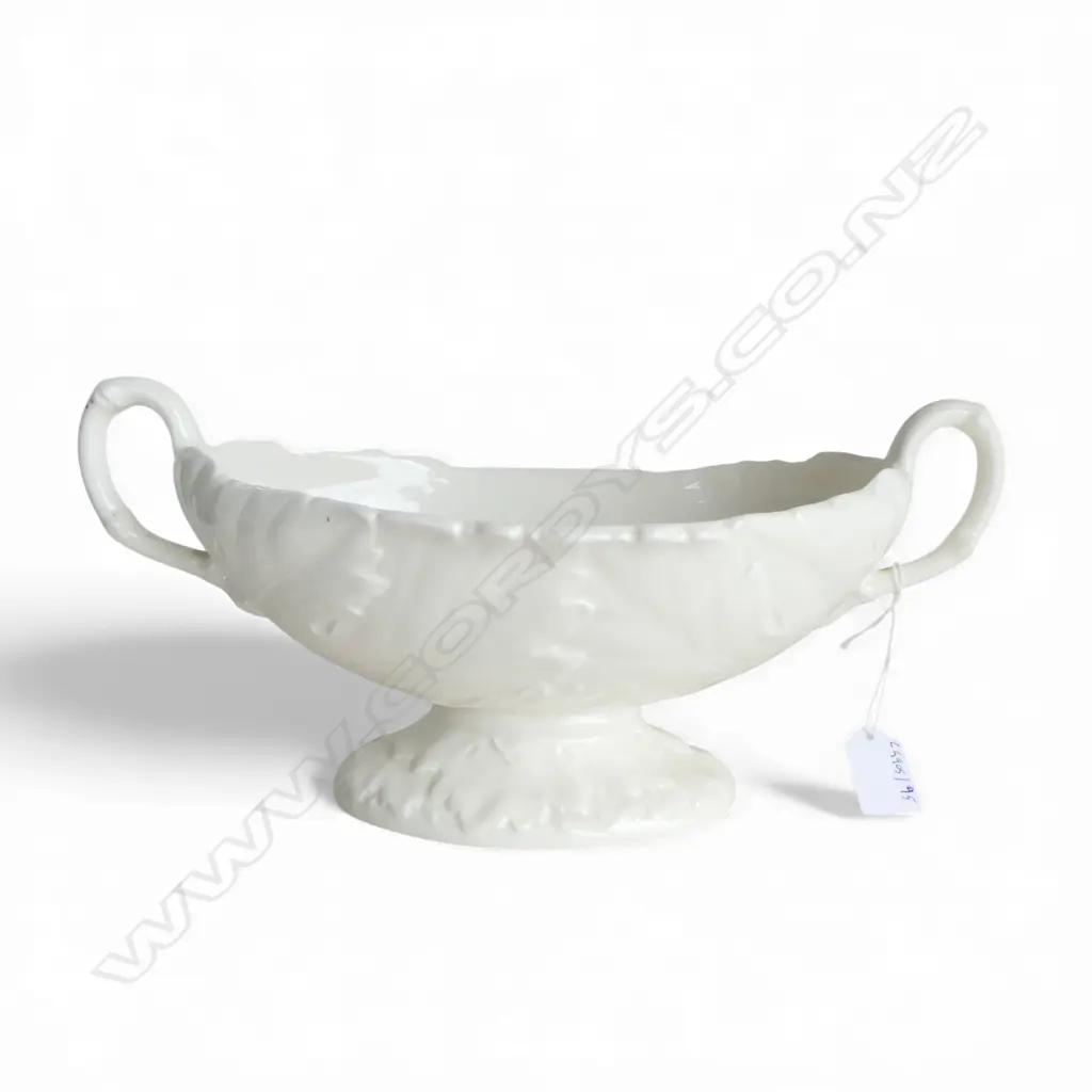 WEDGWOOD WHITE ETRURIA LEAF PAT 2 HANDLED BOWL L330MM Image 1++