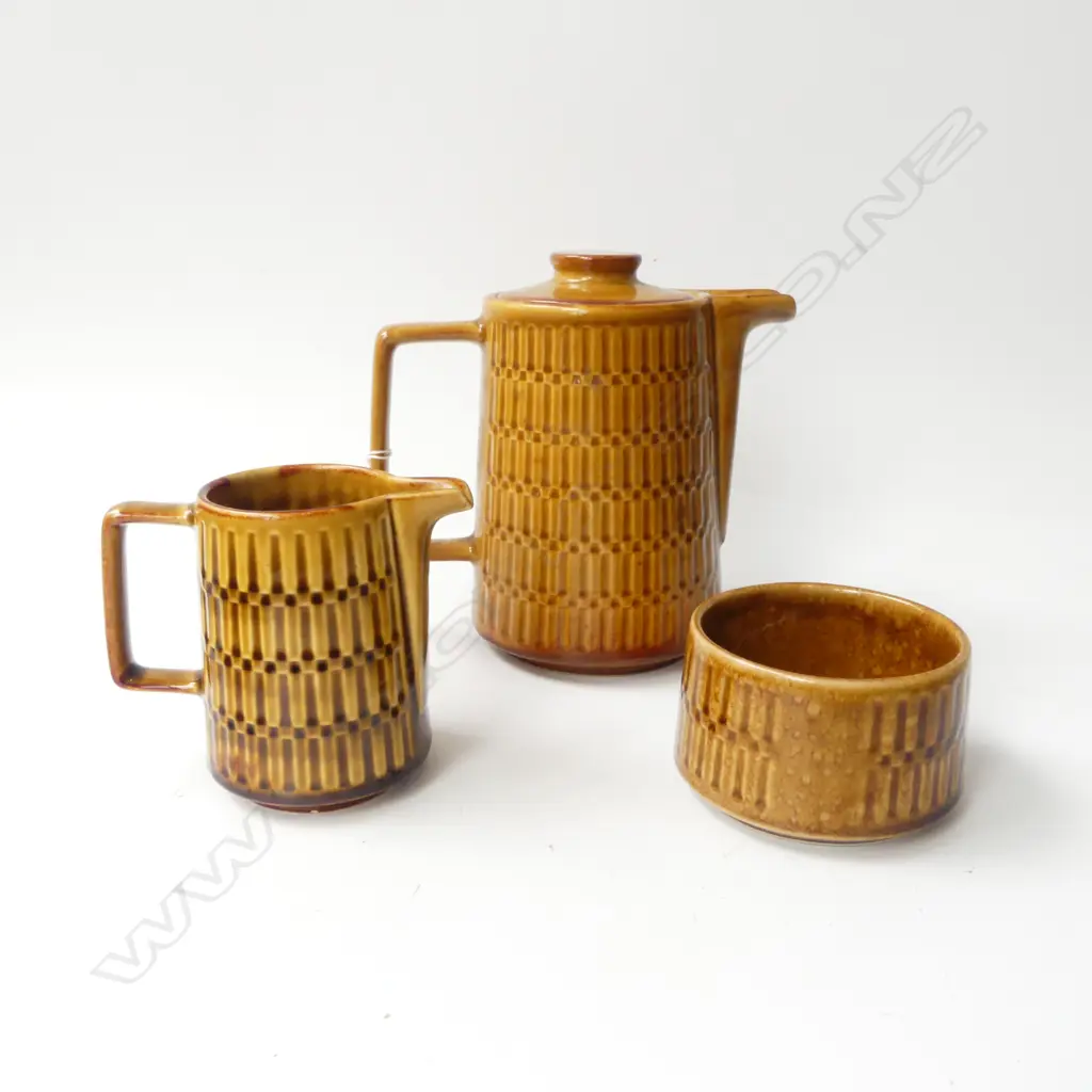 CROWN LYNN COFFEE POT, MILK JUG & SUGAR BOWL No.1099 honeyglaze H.185mm Image 1++