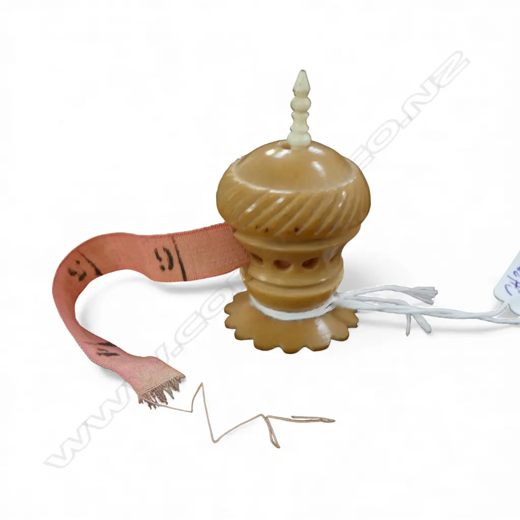 VICTORIAN carved & turned COQUILLA NUT TAPE MEASURE Image 1++