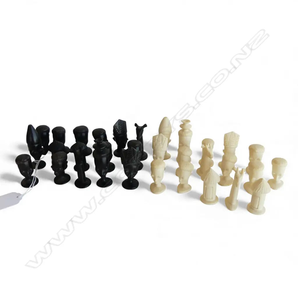 AFRICAN CARVED EBONY & IVORY CHESS SET H.60mm  Image 1++
