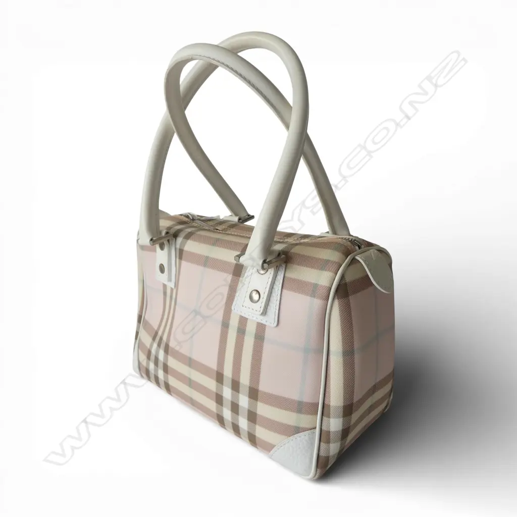 BURBERRY MINI CHESTER HAND BAG 250x130x150mm... Image 1++