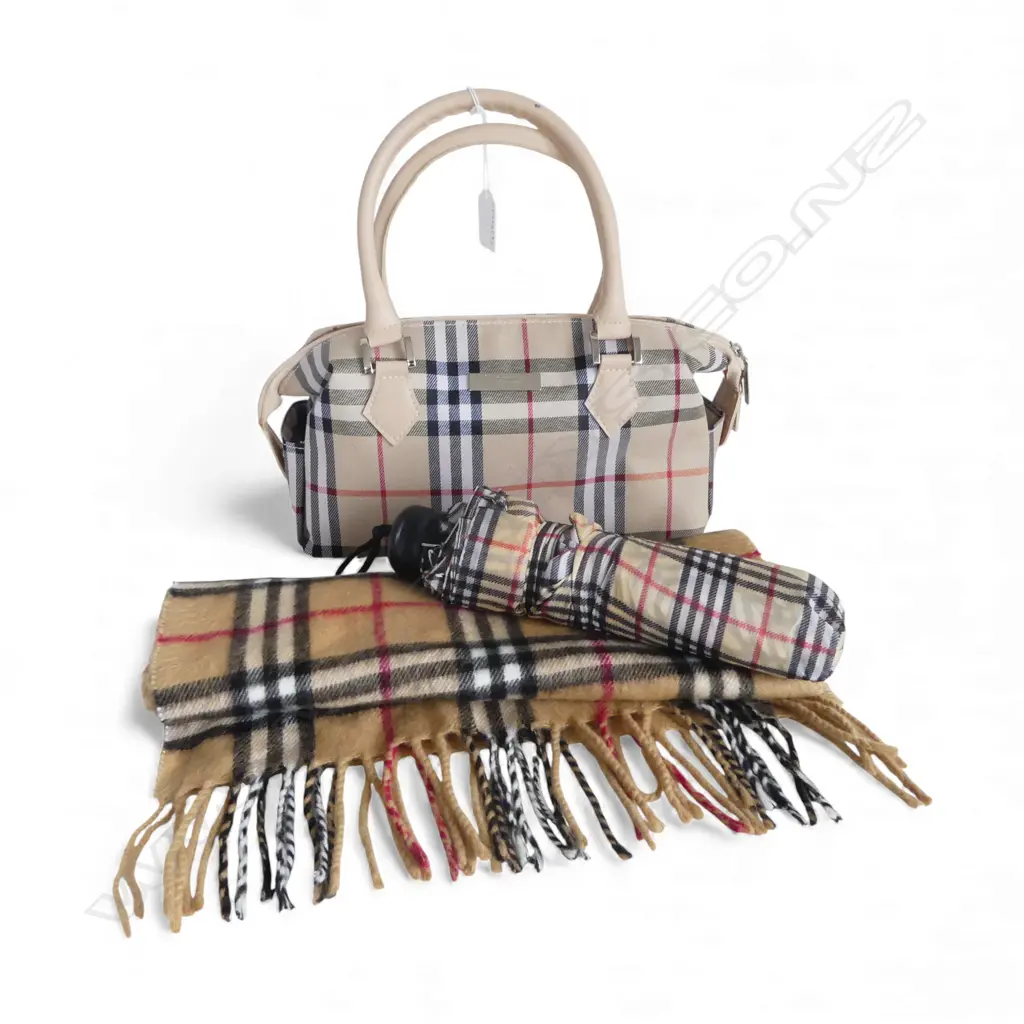 BURBERRY HANDBAG L250MM UMBRELLA & SCARF Image 1++