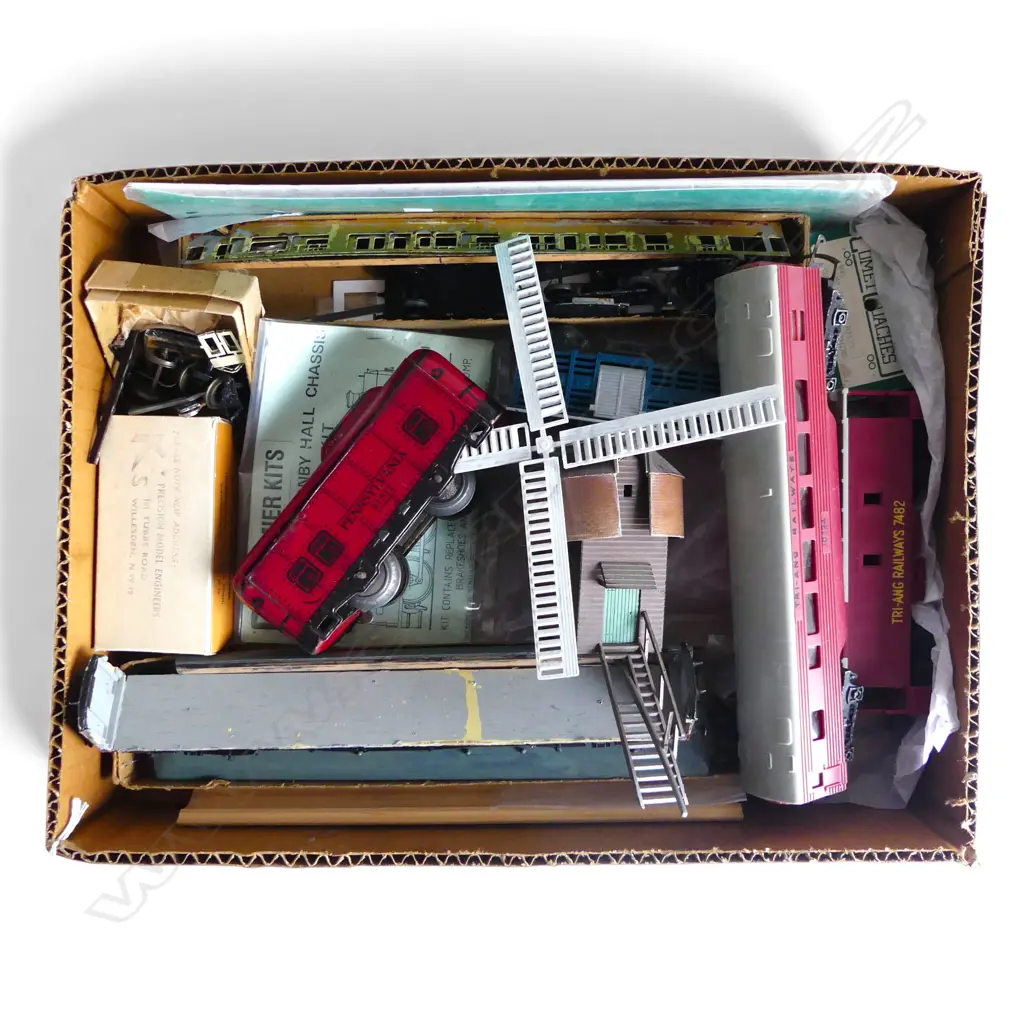 MODEL RAILWAY / TRAIN SET PIECES Image 1++