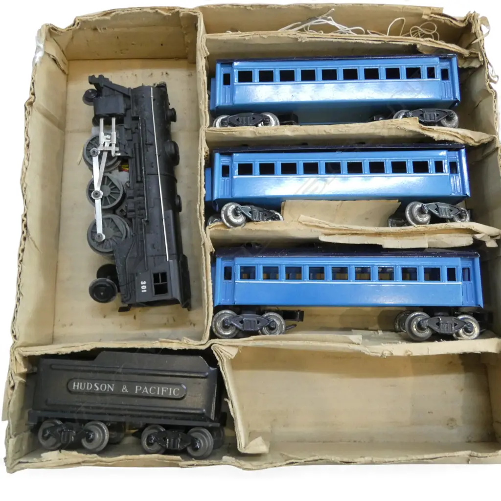 O GAUGE ELECTRIC ENGINE TENDER & 3 CARRIAGES Image 1++