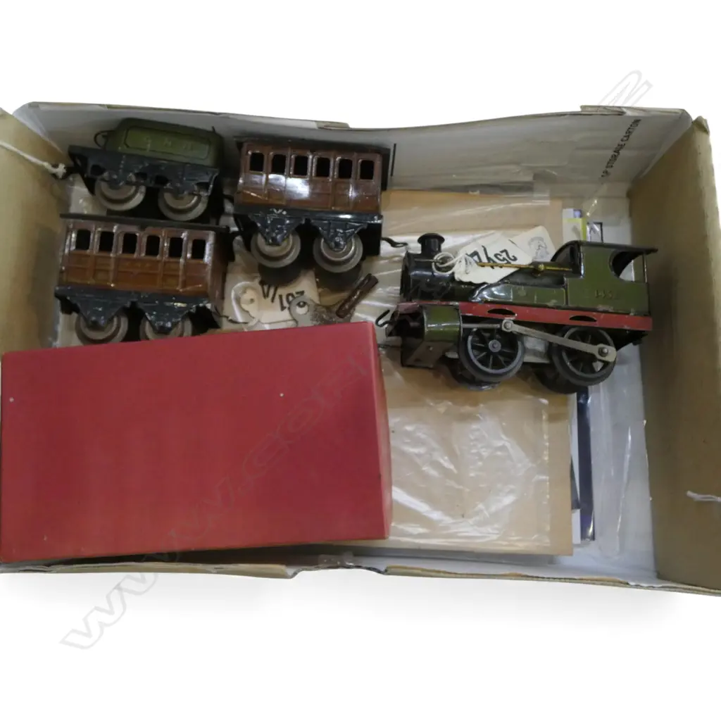 HORNBY O GAUGE VINTAGE ENGINE TENDER & 2 CARRIAGES Image 1++