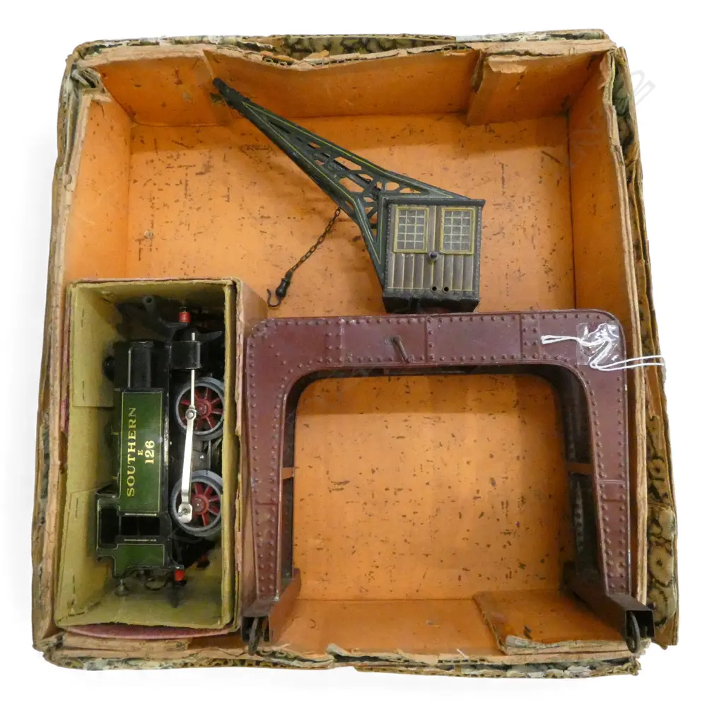 VINTAGE HORNBY BOX O GAUGE ENGINE & TIN BRIDGE CRANE H340MM Image 1++