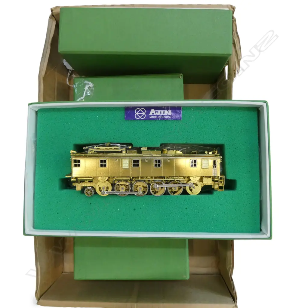 MINT & BOXED OO GAUGE ELECTRIC VIRGINIAN 2 EL 34 CARRIAGES & 1 C1 WOOD CABOOSE Image 1++