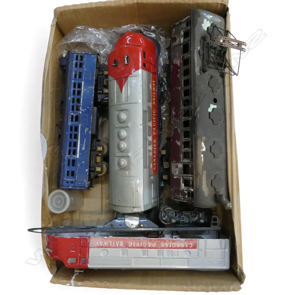 2 O GAUGE ELECTRIC CANADIAN PACIFIC RAILWAY ENGINES 1AF & 2 OTHER CARRIAGES Image 1++