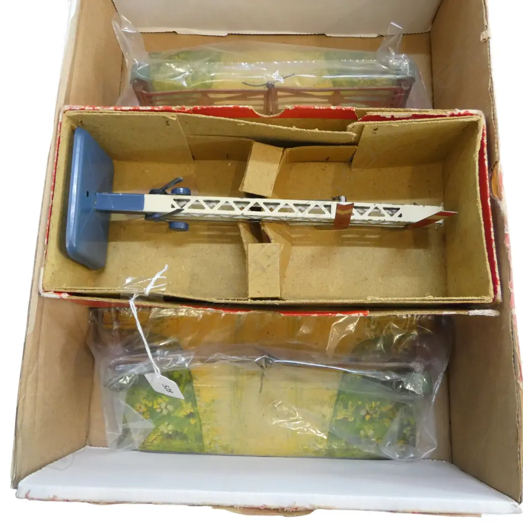 HORNBY BOXED VINTAGE SIGNAL TIN GATED RAILWAY CROSSING L340MM Image 1++