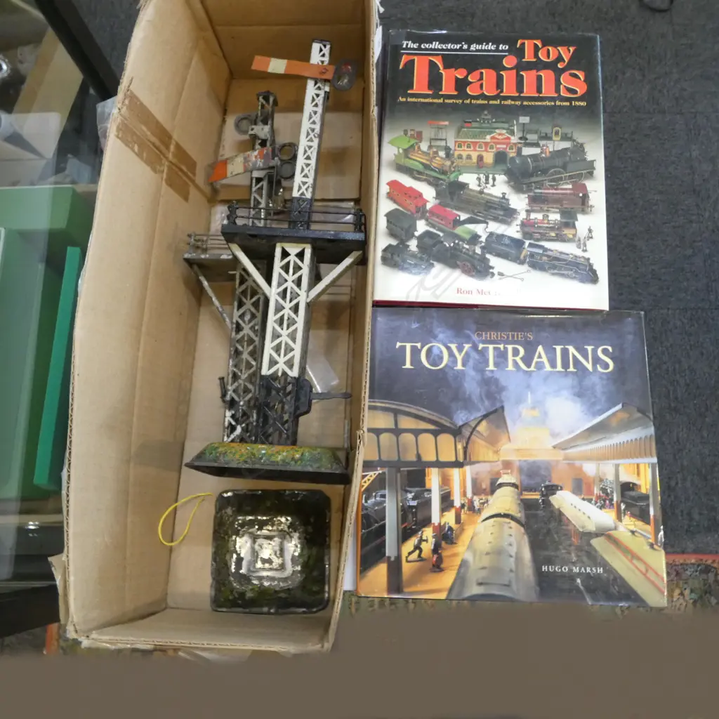 2 VINTAGE TIN TOY BING RAILWAY SIGNALS & 3 TRAIN BOOKS Image 1++