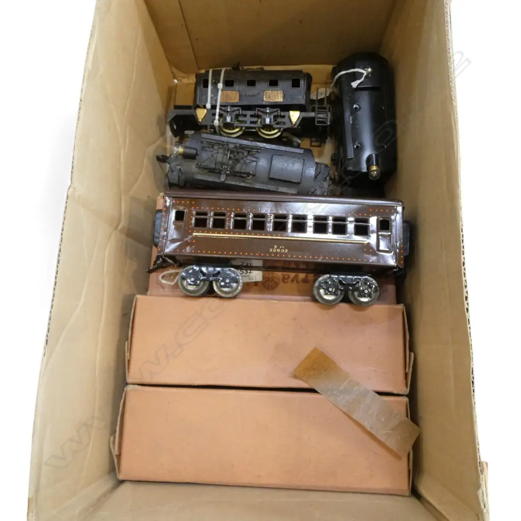 3 MINT & BOXED SEKI CARRIAGES L240 & 3 SEKI ELECTRIC ENGINES O GAUGE L200 Image 1++