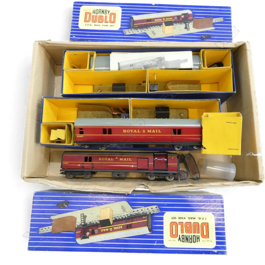 2 HORNBY DUBLO OO GAUGE BOXED  MAIL VAN SETS & ANOTHER UNBOXED Image 1++