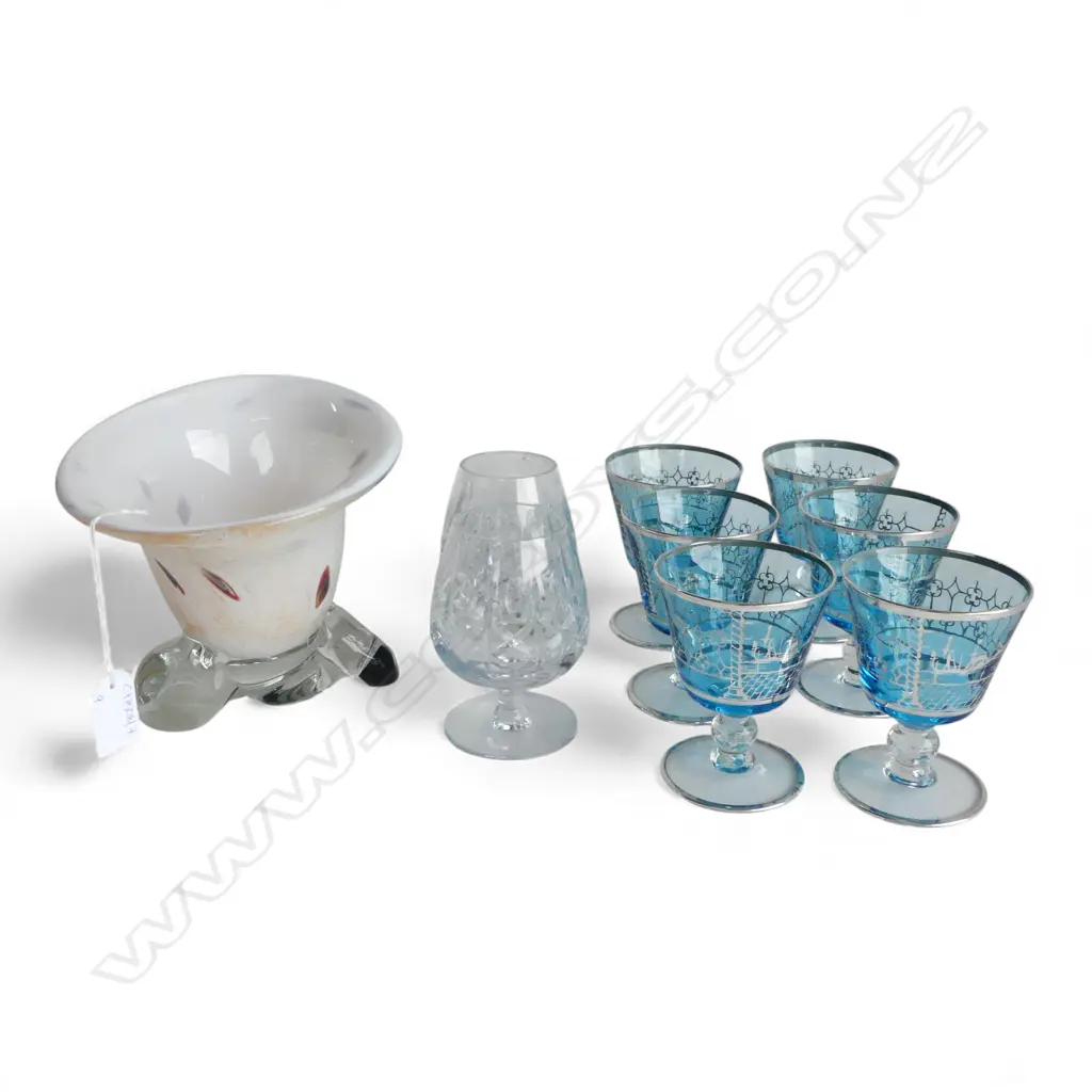 9 PCES GLASS; SET OF 6 BLUE DRINKING GLASSES, PR WEBB CRYSTAL, VASE H.165mm Image 1++