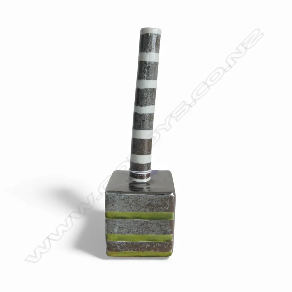 JAPANESE CERAMIC VASE, H230mm, signed Image 1++