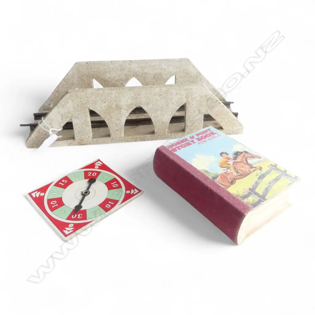 VINTAGE 'REAL RAIL N.Z.' O GAUGE WOODEN BRIDGEL.305mm, 1950s TRINKET BOX + GAME SPINNER Image 1++