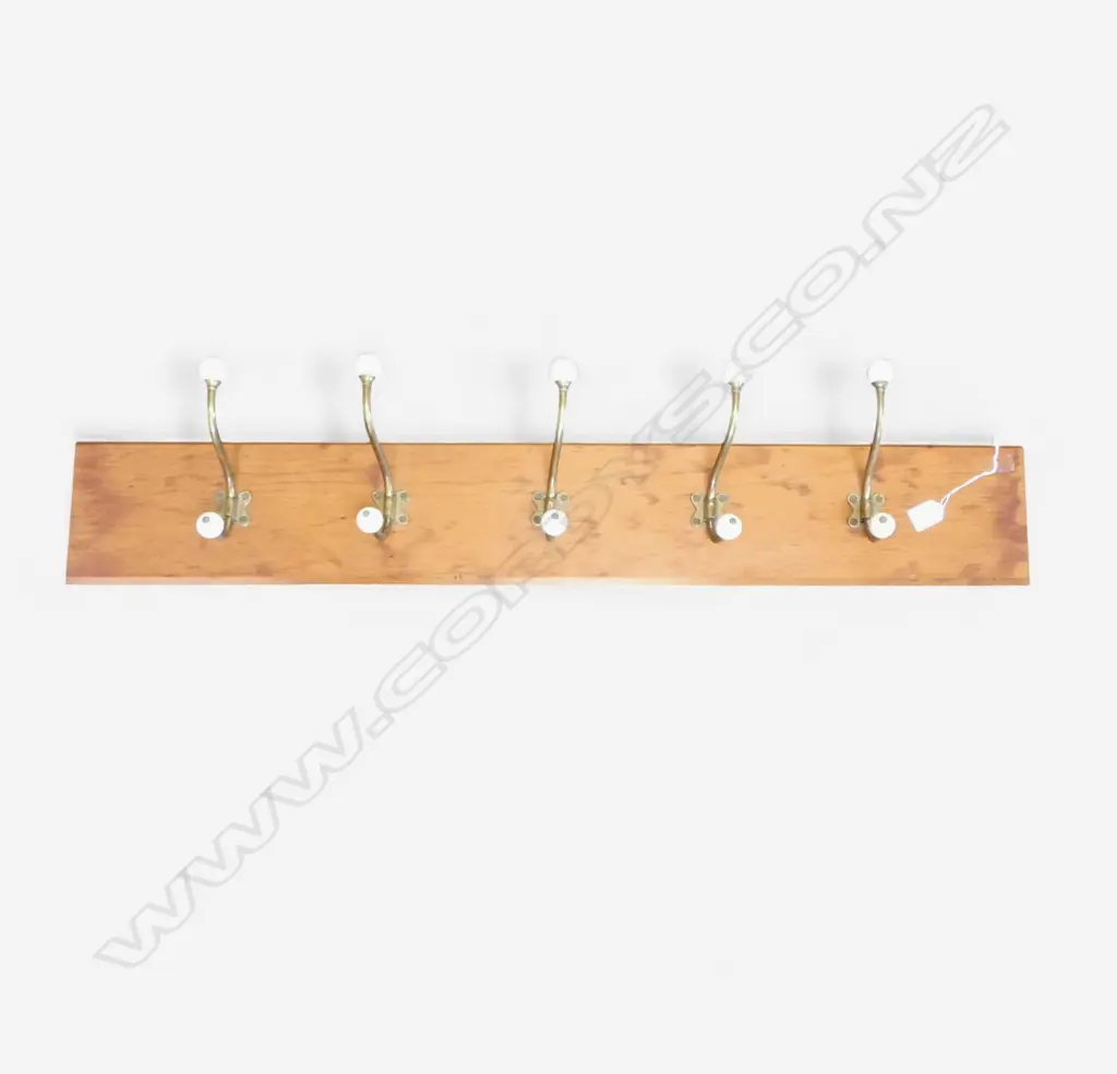 KAURI BOARD WITH 5 PORCELAIN & BRASS COAT HOOKS L1000MM Image 1++