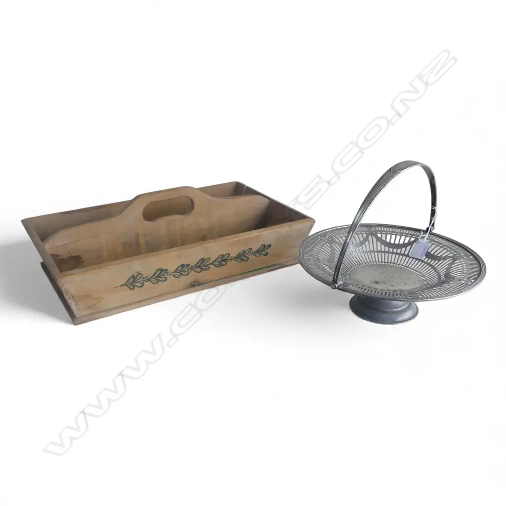 VINTAGE WOODEN CUTLERY TRAY + SILVER PLATE FRUIT PEDASTAL BOWL Image 1++