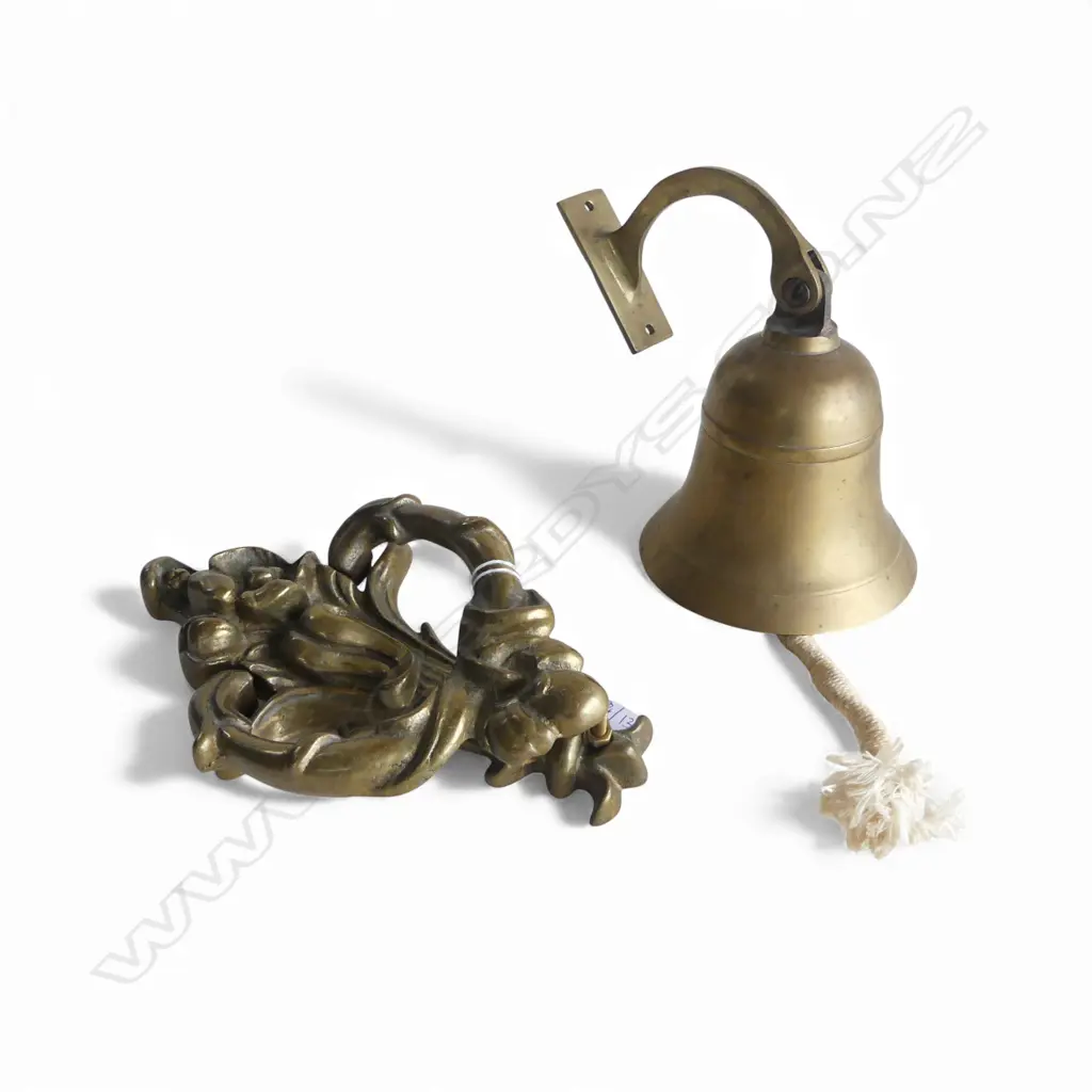 BRASS WALL MOUNTED BELL & DOOR KNOCKER H.200mm Image 1++