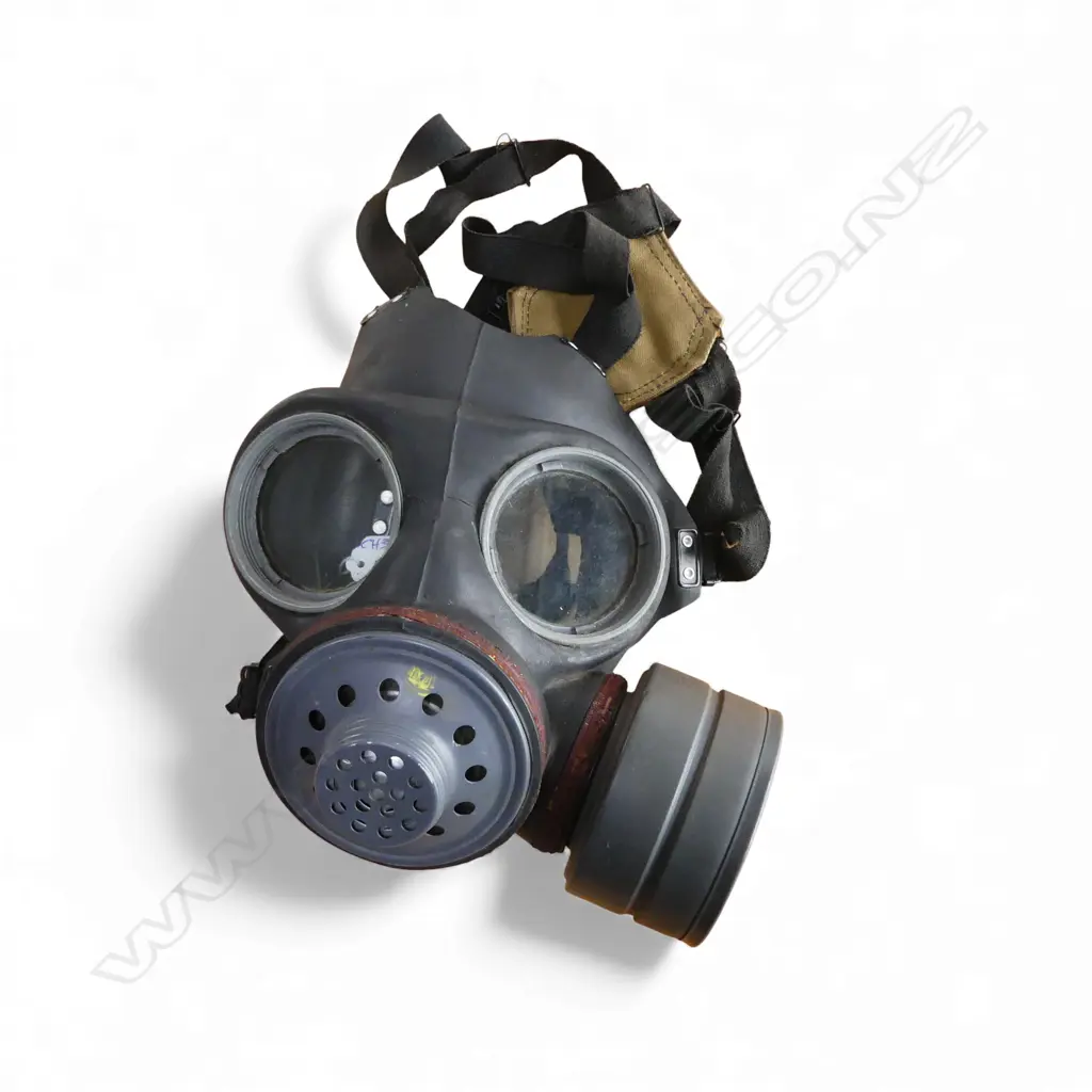 VINTAGE GAS MASK No.4 MK.2 Image 1++