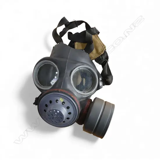 VINTAGE GAS MASK No.4 MK.2