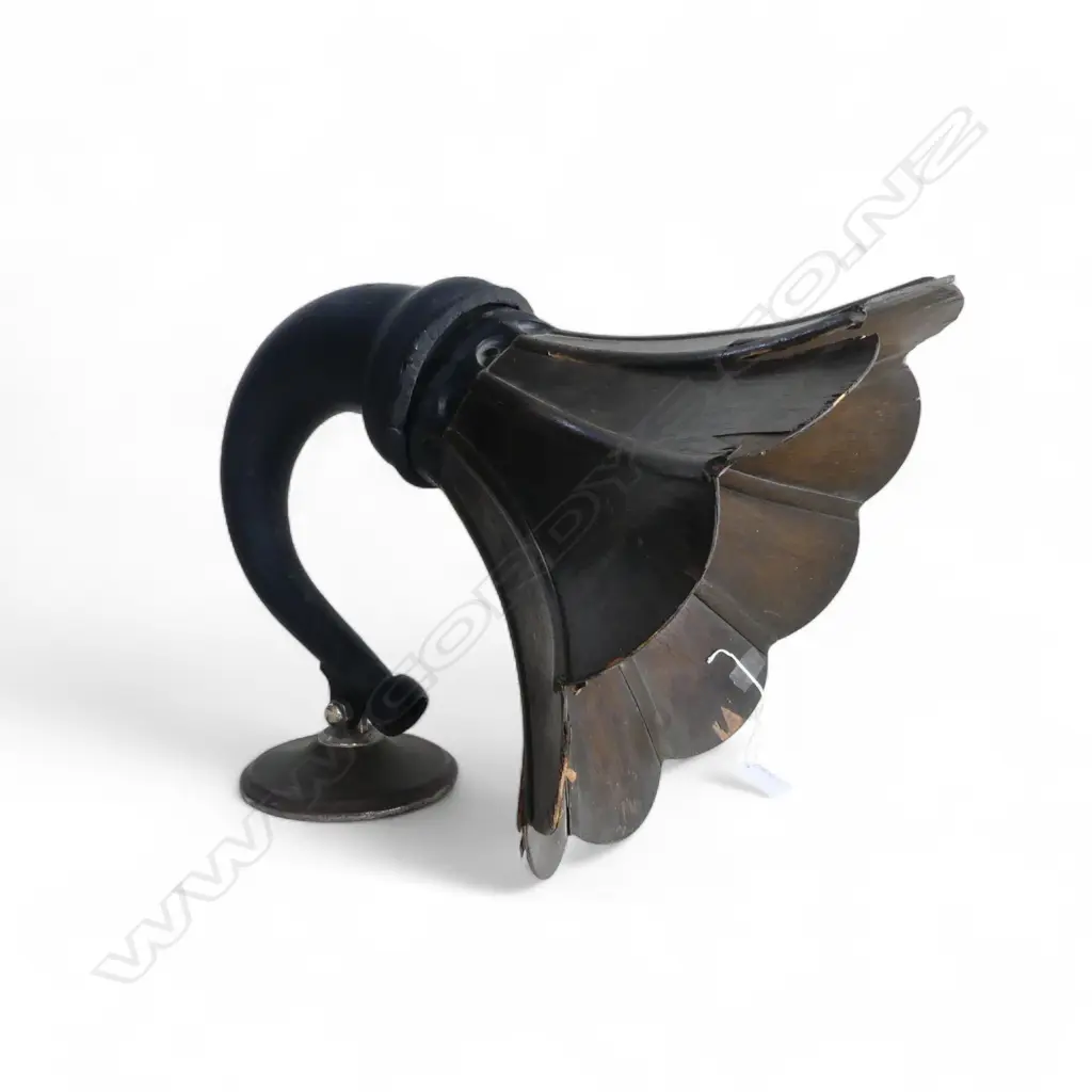 ANTIQUE GRAMOPHONE HORN faults Image 1++