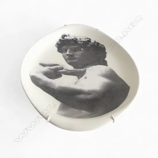  A WALL MOUNTED CERAMIC PLATE DECORATED WITH MICHAELANGLO'S DAVID 415 X 290 MM 