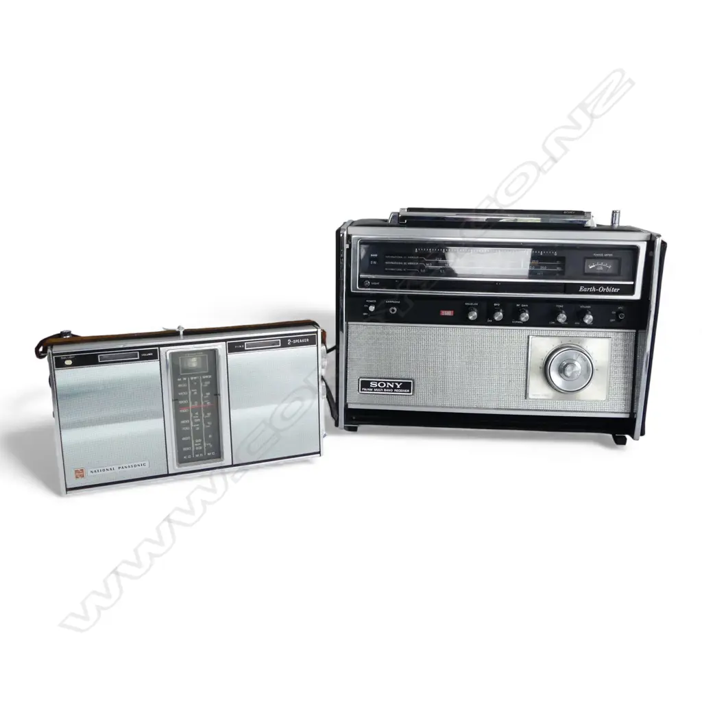 2 VINTAGE RADIOS; SONY EARTH-ORBITER W.350mm, NATIONAL PANASONIC Image 1++