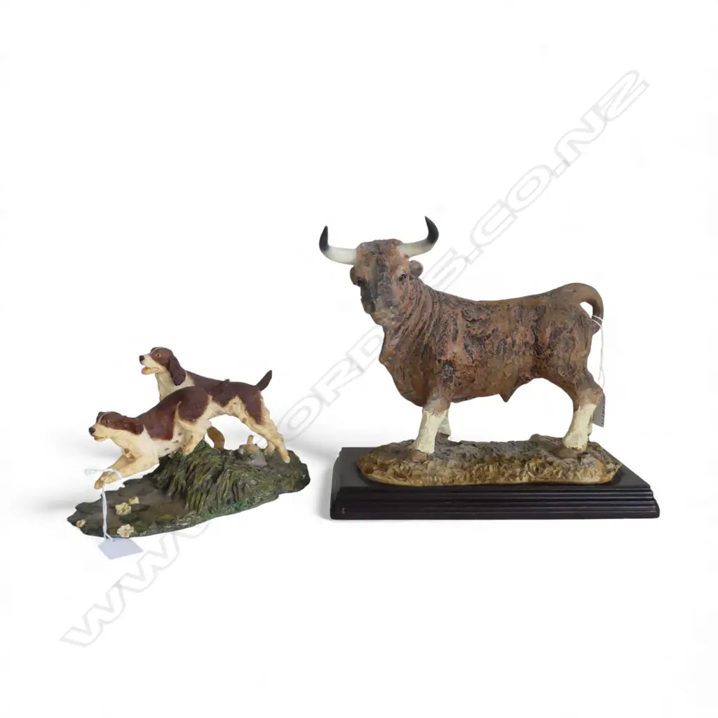 AYNSLEY MASTERCRAFT DOG ORN L230MM & BULL FIGURE ON WOOD BASE L260MM Image 1++