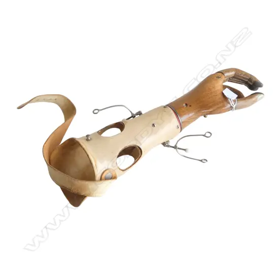 VINTAGE WOODEN ARTICULATED PROSTHETIC HAND L.420mm