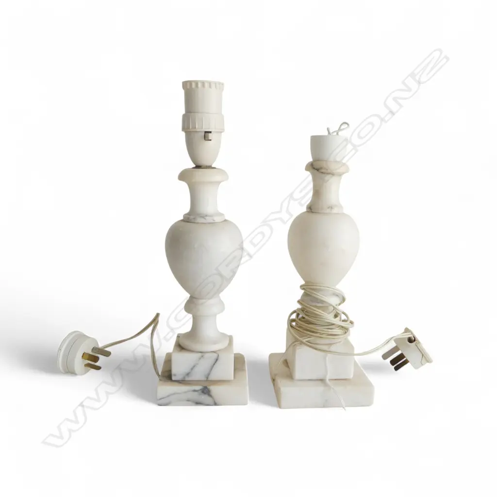 2 ALABASTER TABLE LAMPS H.220mm need attention Image 1++
