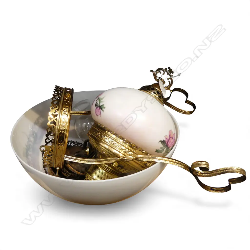 ANTIQUE KEROSENE HANGING LANTERN Image 1++